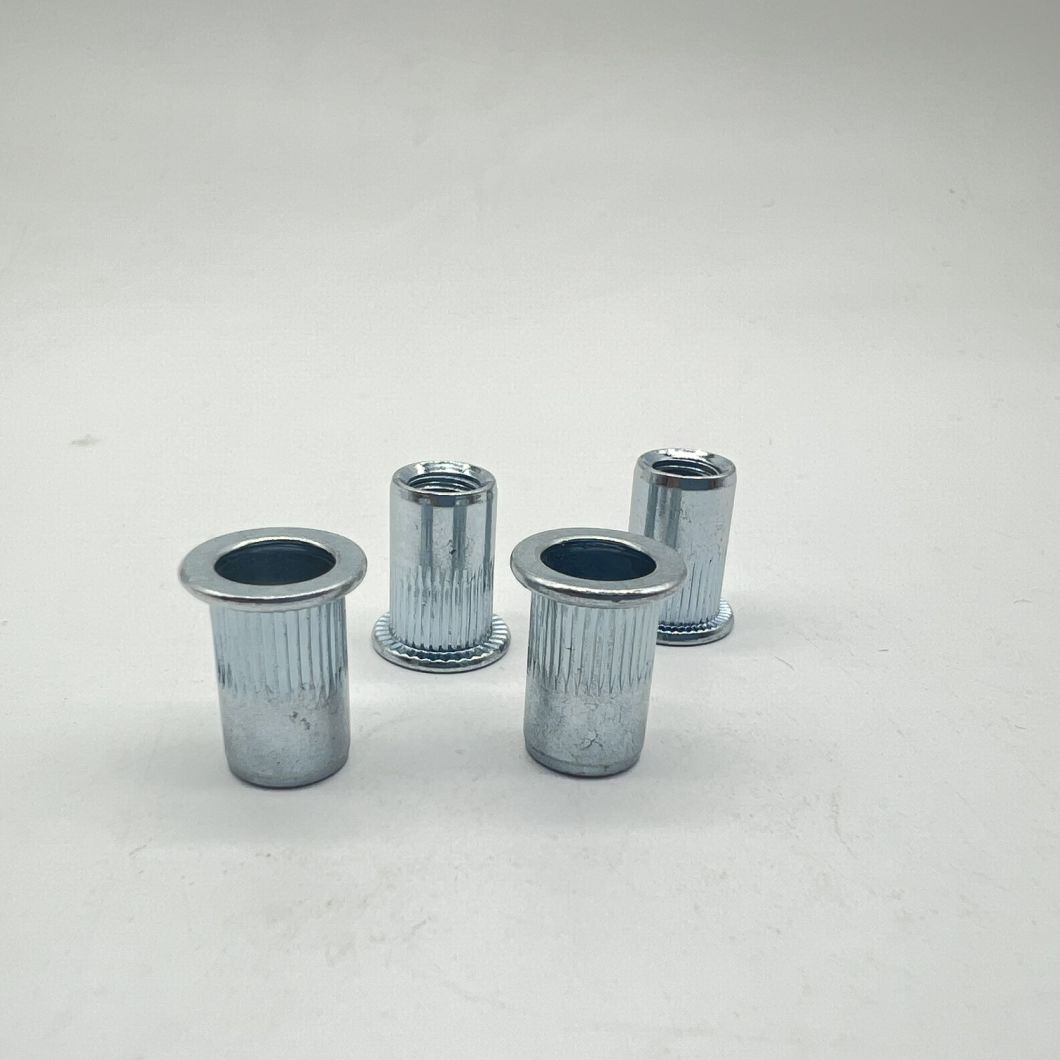 Tuerca remachable M6 River Cuerpo moleteado de cabeza plana Zp