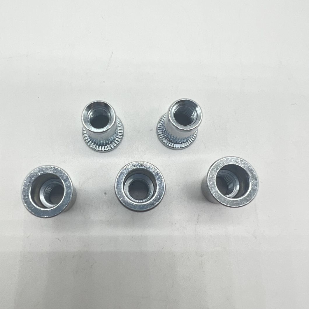 Tuerca remachable M6 River Cuerpo moleteado de cabeza plana Zp