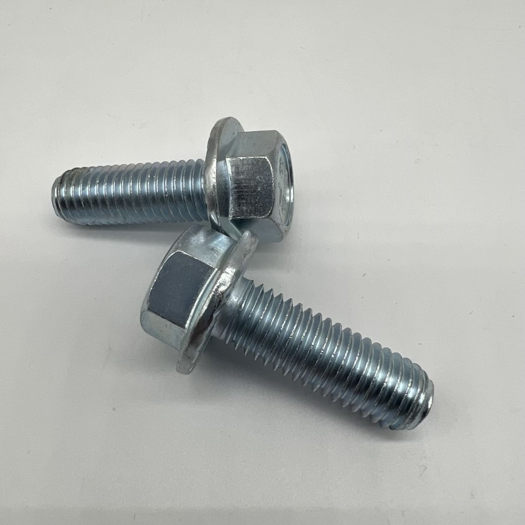 En1665 M12X25 Perno de brida hexagonal Tornillo de brida Dentado Cl8.8